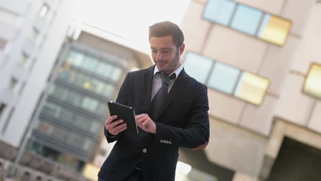 Portrait-of-a-businessman-using-a-tablet