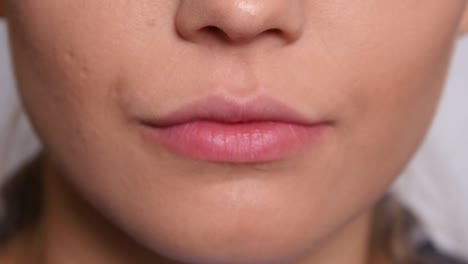 Extreme-closeup-of-woung-woman's-mouth