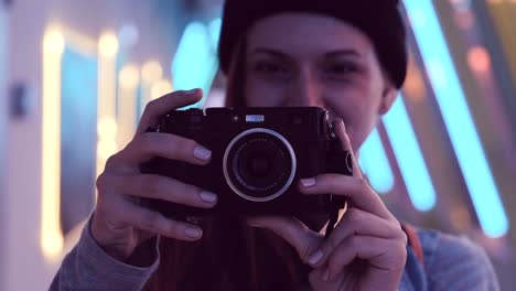 Woman-photographer-at-action