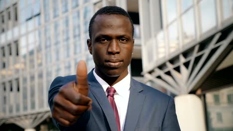 young-black-business-man-pulls-up-his-thumb-up-at-the-camera