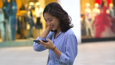 Happy-woman-using-phone-in-the-city,-4k