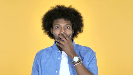 Surprised-Afro-American-Man-in-Shock-on-Yellow-Background,-wondering