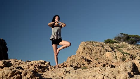 Schöne-Frau-tun-yoga