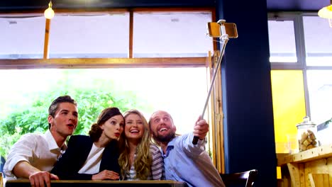 Friends-taking-a-selfie-in-café