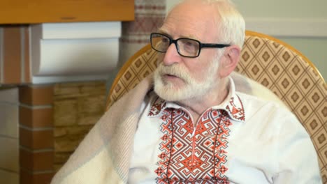 Portrait-of-the-old-storyteller-in-the-rocking-chair