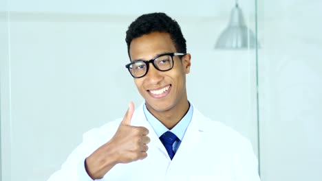 Portrait-of-Thumbs-Up-by-Doctor,-Surgeon