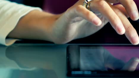 Dolly-close-up-of-a-hands-of-a-young-girl-writes-a-letter-by-e-mail-on-the-tablet.