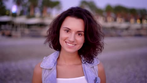 Portrait-of-adorable-woman-on-a-beach