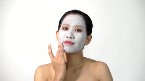 Young-woman-clay-face-mask-peeling-natural-with-purifying-mask-on-her-face-on-white-background