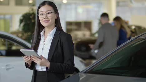 Auto-Saleswoman-Posing