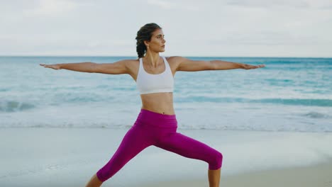 Frau-üben-Yoga-