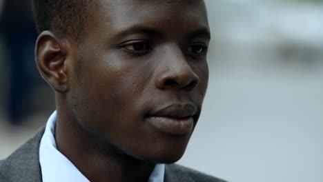 close-up-portarit-of-Handsome-Black-american-young-business-man-looking-around--outdoor