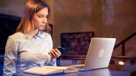 Midnight-working.-The-portrait-of-the-lady-talking-on-the-phone.-Slider.-Close-up.-4K.