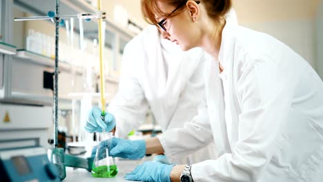 Young-students-of-chemistry-working-in-laboratory