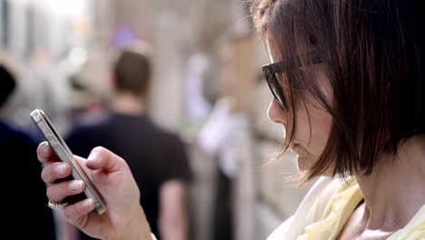 profile-of-elegant-woman-sending-messages-on-the-phone-to-her-husband