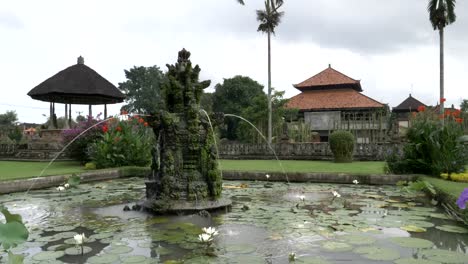 Brunnen-in-den-Gärten-des-Taman-Ayun-Tempel