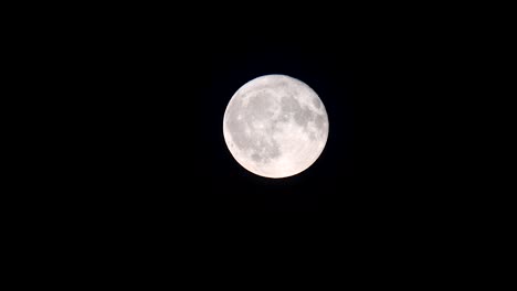 Full-moon-in-the-night-sky-after-sunset-during-a-september-evening.