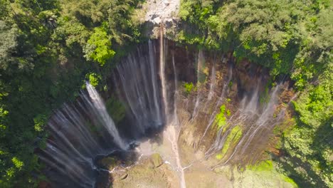 Wasserfall-Coban-Sewu-Java-Indonesien