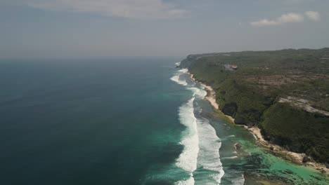 Seelandschaft-mit-Strand