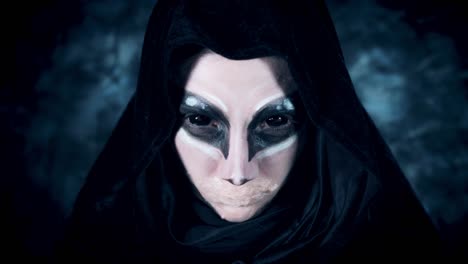 4k-Halloween-and-Horror-Woman-Alien-Opening-Blackout-Eyes