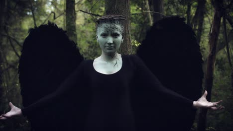 4k-Halloween-Dark-Angel-Woman-with-Black-Wings-in-Forest-Looks-up