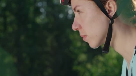 Serious-Female-Cyclist-Ready-for-Race