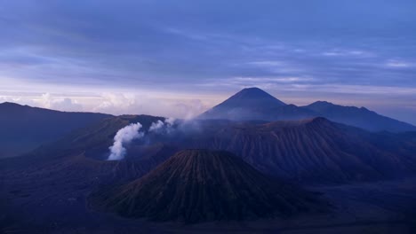 Time-Lapse-of-Mount-Bromo-volcano-during-sunrise-from-viewpoint-on-Mount-Penanjakan-in-Bromo-Tengger-Semeru-National-Park,-Indonesia.
