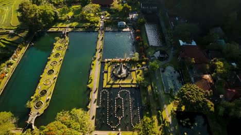 Tirta-Gangga-auf-Bali.-Hindu-Tempel