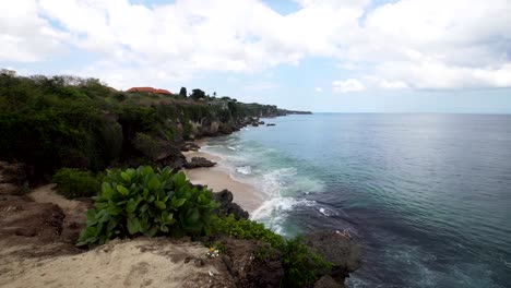 Blick-auf-die-Küste-mit-dem-Strand