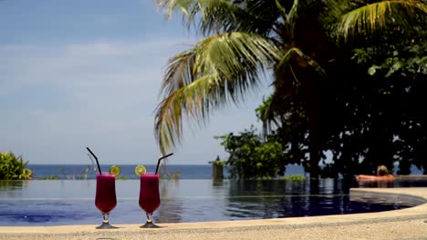 Glasses-with-a-cocktail-near-the-pool