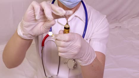 Nurse-preparing-for-vaccination