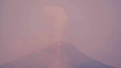 Sinabung-volcanic-eruption-night-timelapse-clip,-Indonesia