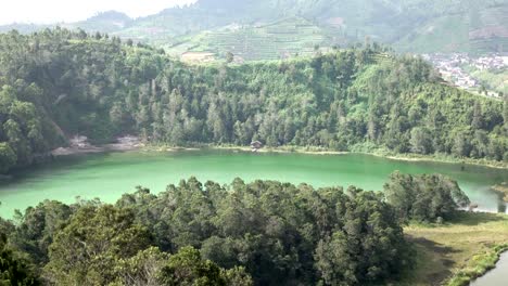 Java,-Indonesia.-Telaga-Warna-color-volcanic-lakes-on-the-plateau-Diyeng