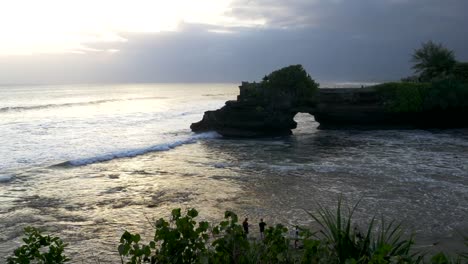 pura-batu-bolong--a-temple-in-the-tanah-lot-area