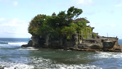 close-up-of-tanah-lot-temple-at-high-tide