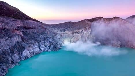 Tiempo-lapso-Kawah-ijen-el-volcán.