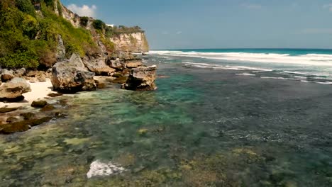 4K-Drohne-Filmmaterial-Uluwatu-Beach-in-Süd-Bali