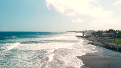 4K-abejón-secuencias-de-Canggu-orilla-en-la-playa-de-Bali-Indonesia