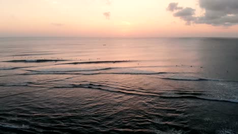 4K-Drohne-Filmmaterial-Golden-Sunset-indischen-Ozean-Bali-Uluwatu-Beach