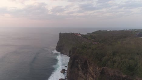 Rocas-y-mar-de-Bali.-Vista-aérea