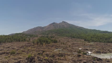 Berglandschaft-mit-Vulkan-Batur