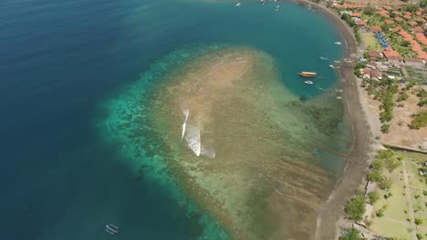 Seelandschaft-mit-tropischen-Strand