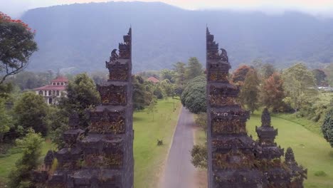 Balinese-Split-Gate-Candi-Bentar-in-Bali-on-an-Early-Morning