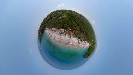 Sandstrand-in-einem-tropischen-resort