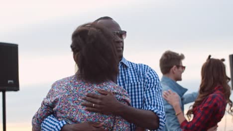 Romantic-African-American-Couple-Slow-Dancing