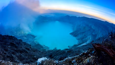 Kawah-Ijen-Vulkan-Krater-Wahrzeichen-Natur-Reise-Platz-von-Indonesien-4K-Dawn,-Day-Timelapse