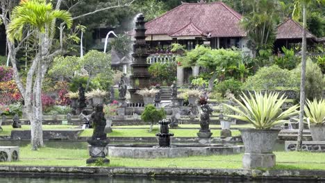 Wasser-Palast-von-Tirta-Gangga.-Wahrzeichen-in-Bali.-Karangasem,-Indonesien