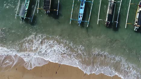 Vídeo-aérea-de-la-playa-de-Sanur,-Bali,-Indonesia