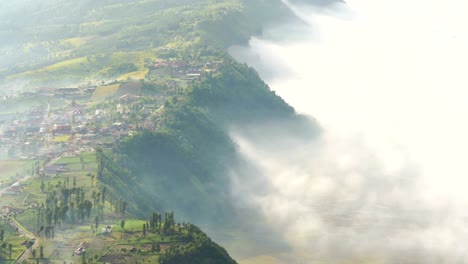 Lapso-de-tiempo-de-mar-de-nubes-cerca-de-Monte-Bromo,-Java-Oriental,-Indonesia.