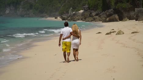 Familie-paar-am-Strand